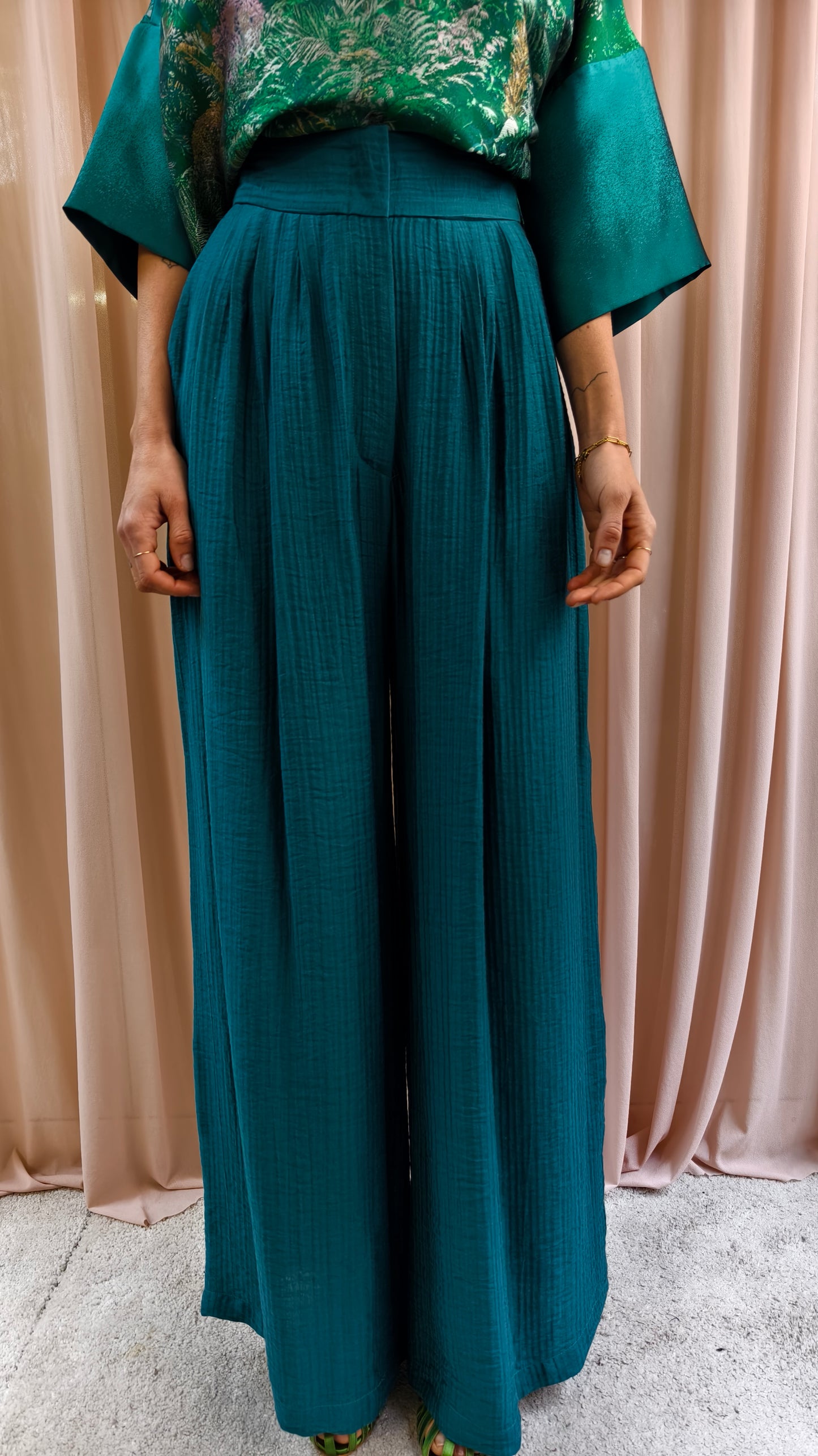 Pantalone wideleg in creponne fluido