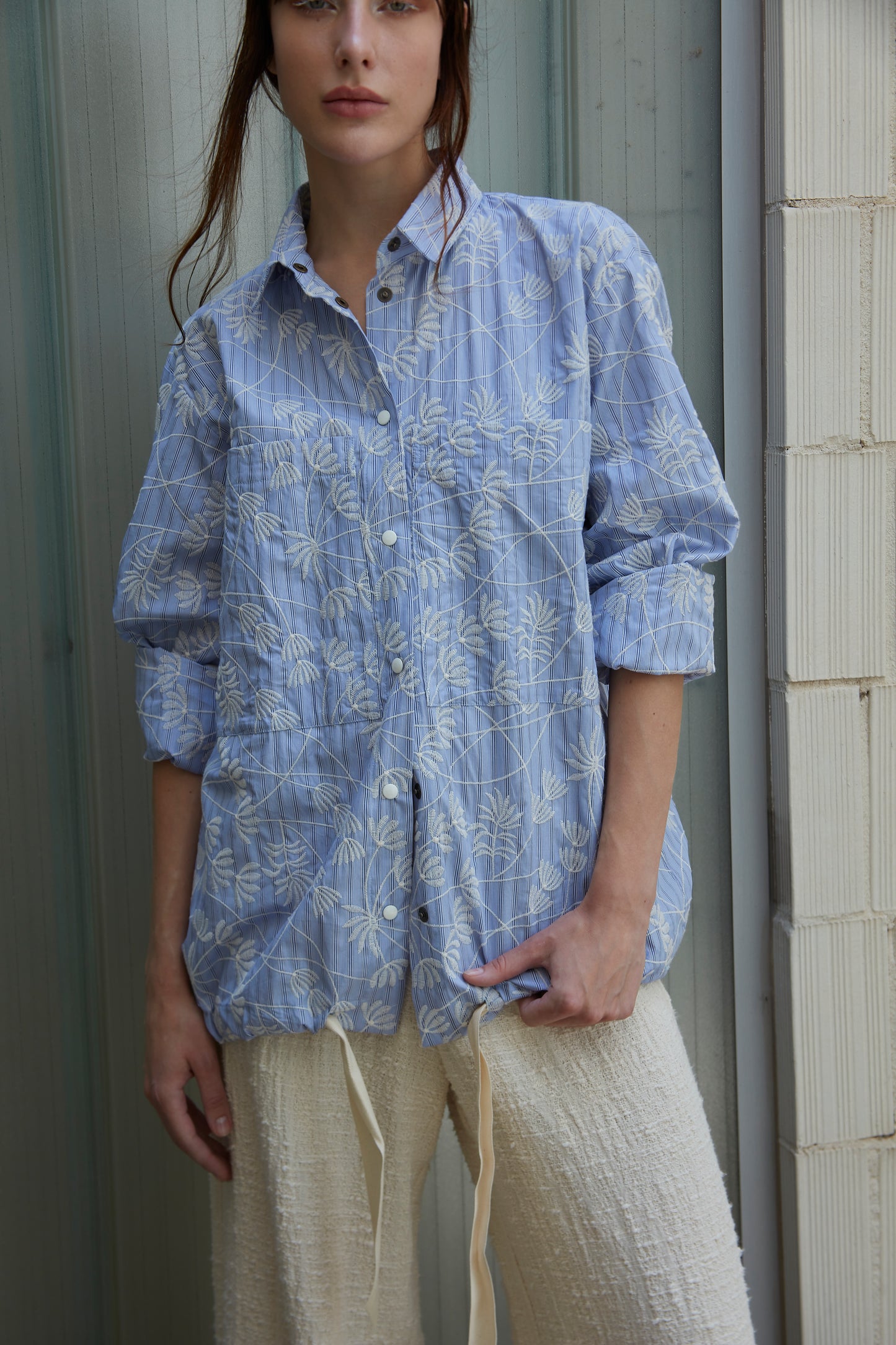 Camicia in bacchetta ricamata