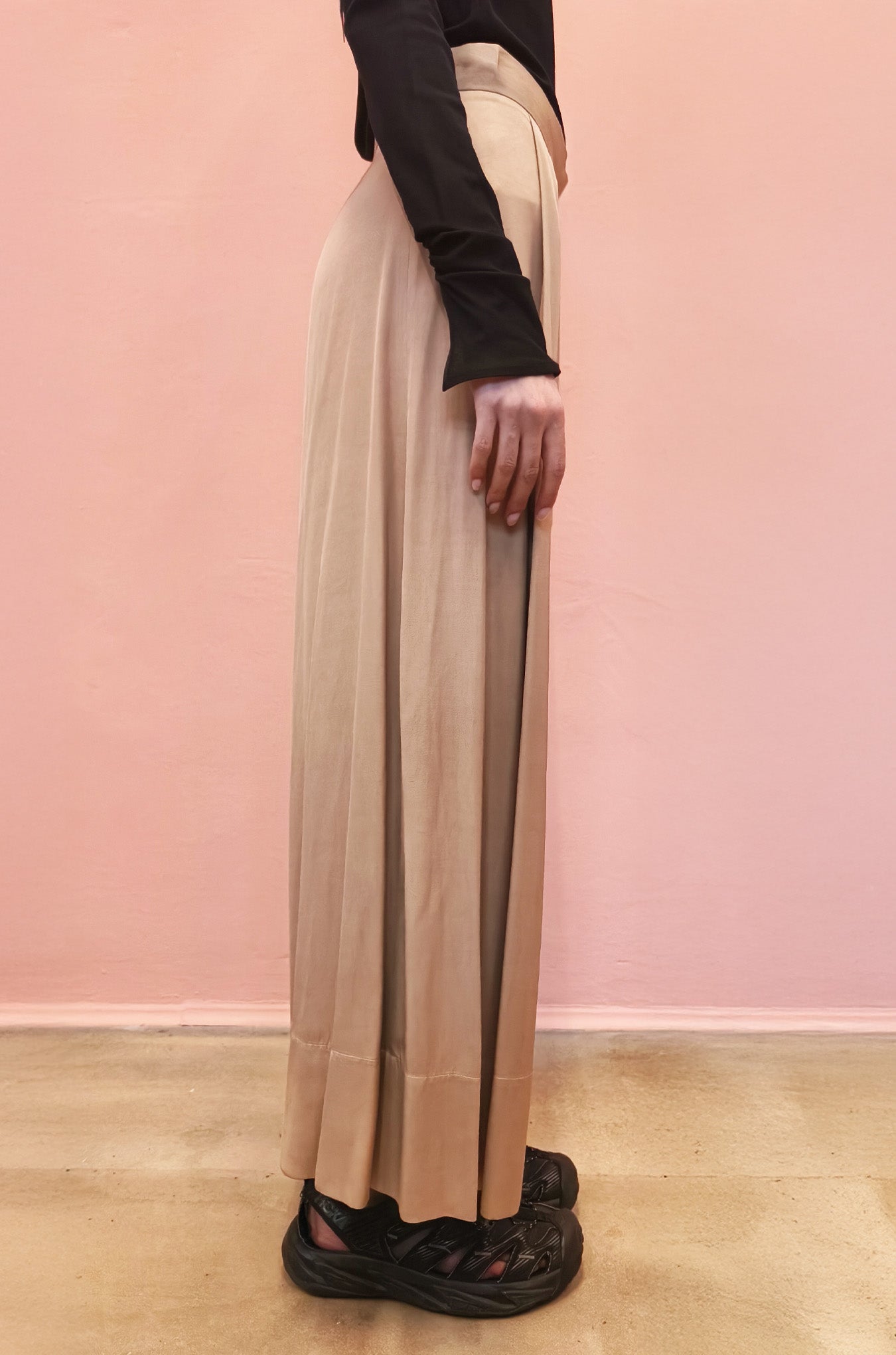 Wide-leg pants
