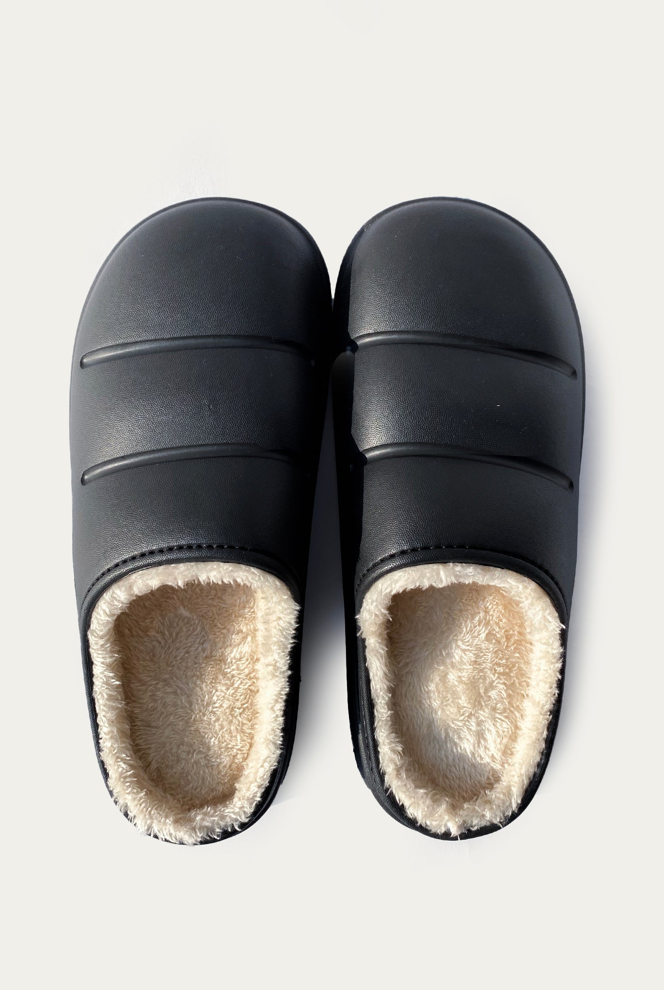 Avispas Black Slippers
