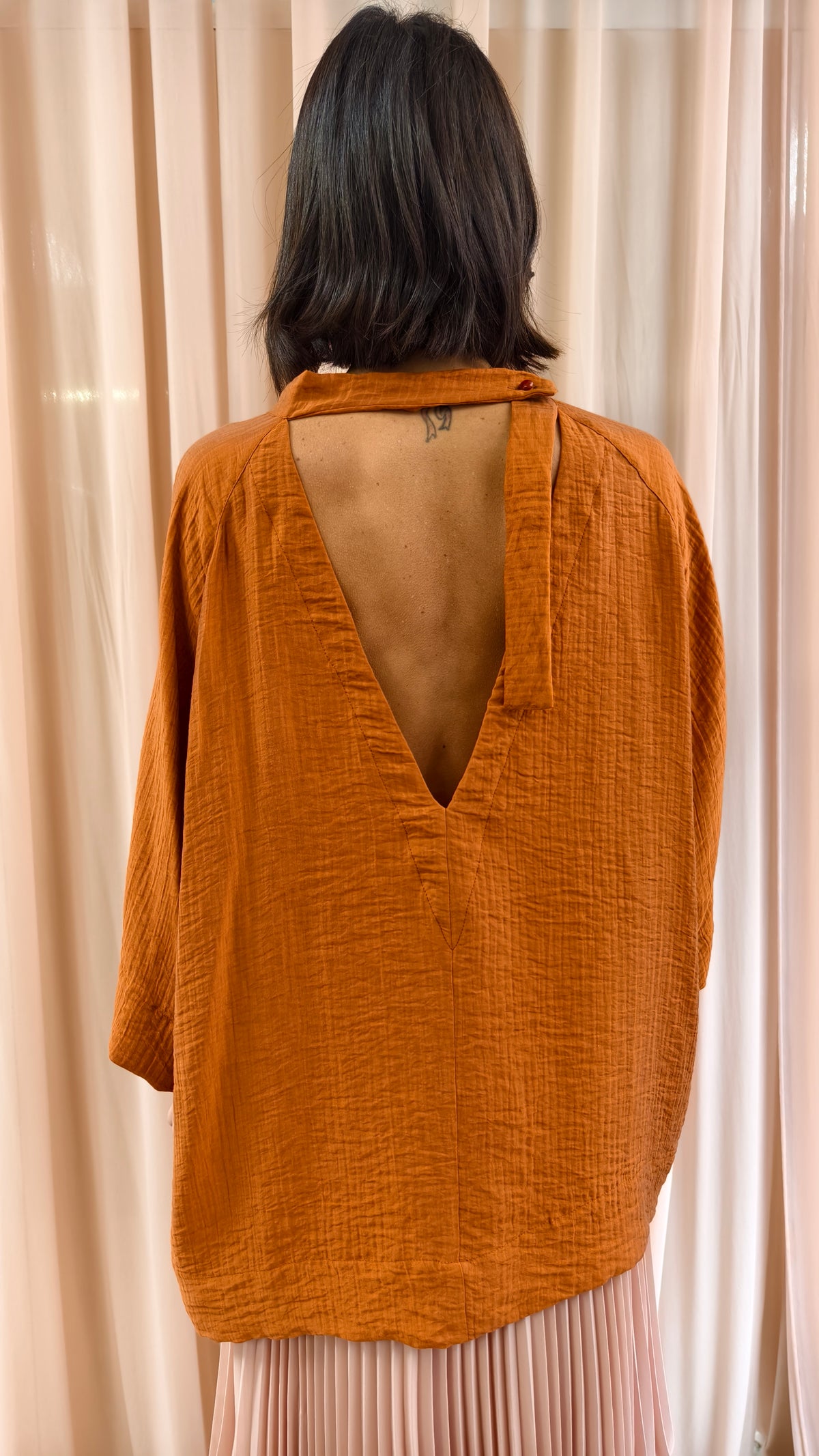 Blusa in creponne fluido e in silky