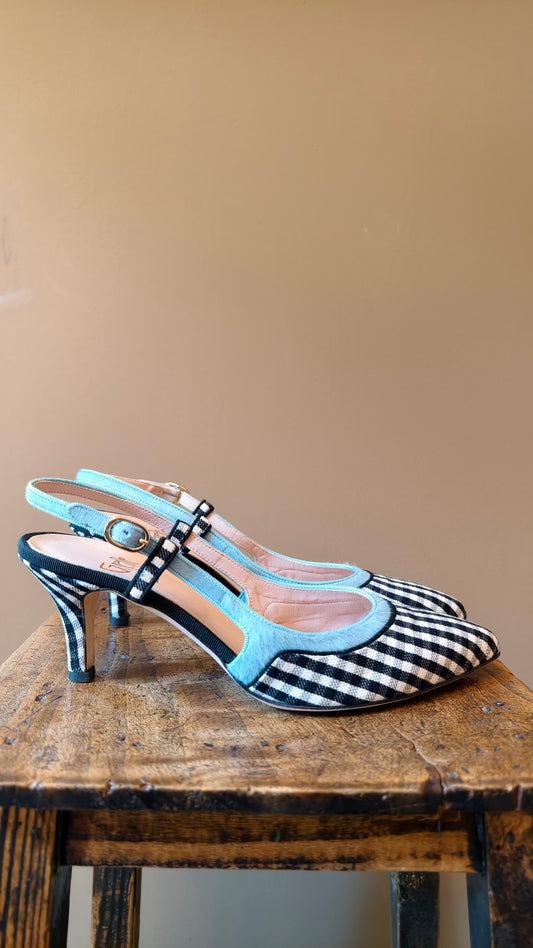 Scarpa con tacco