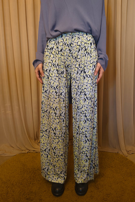 Wide leg
