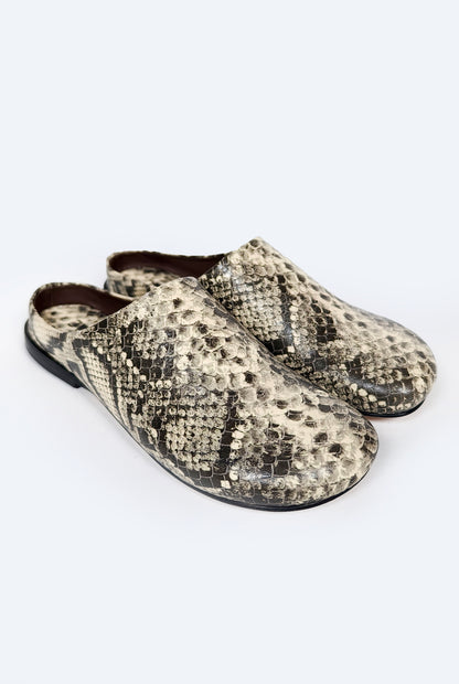 Yale - Asymetric Closed Toe Mule