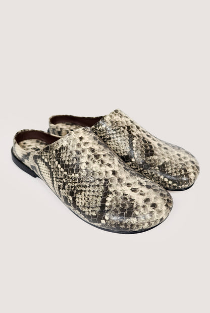 Yale - Asymetric Closed Toe Mule