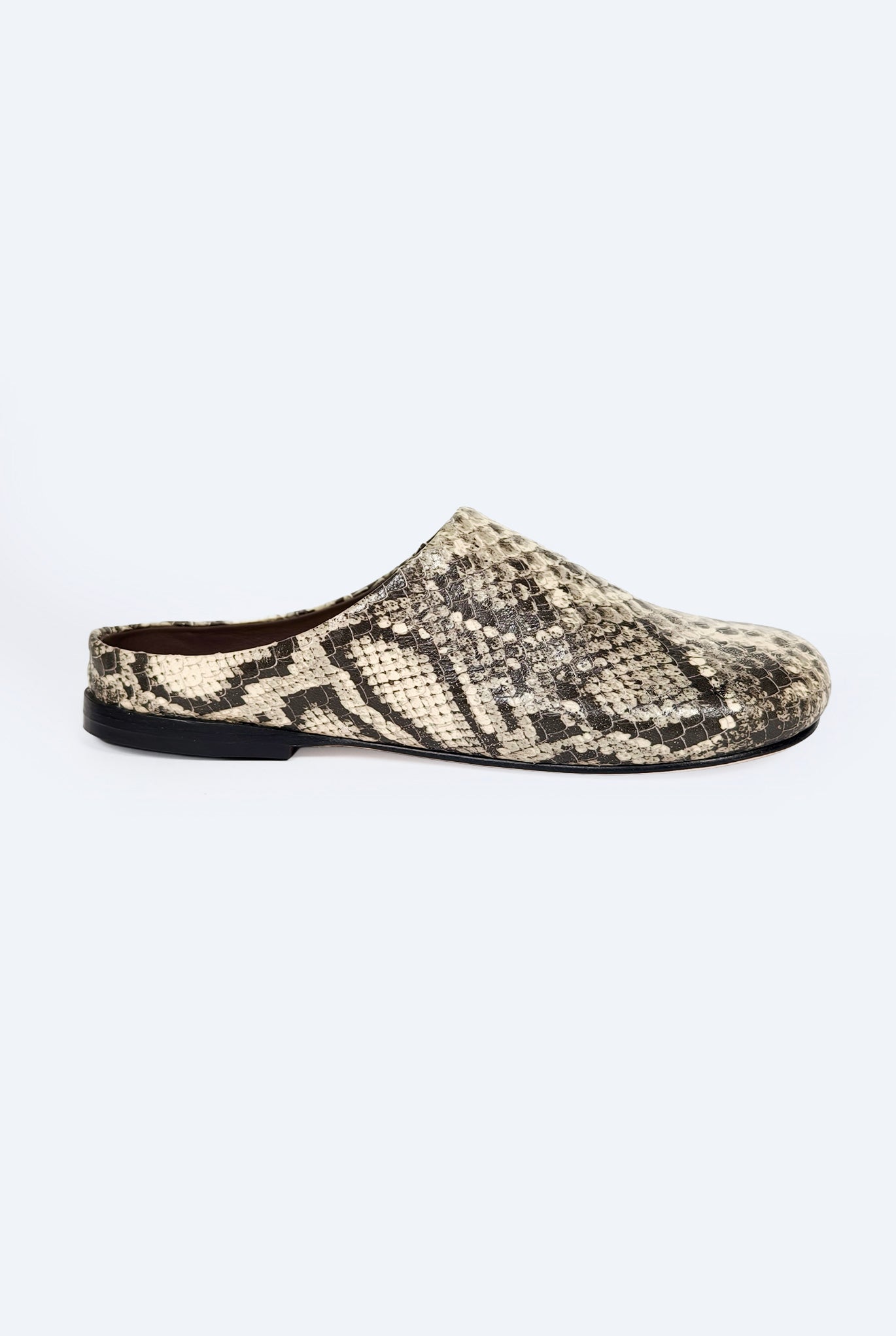 Yale - Asymetric Closed Toe Mule