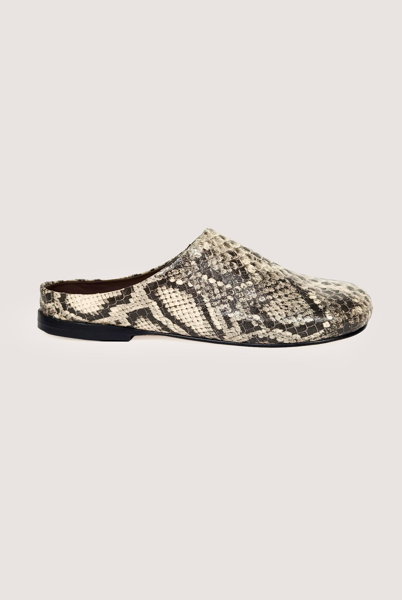 Yale - Asymetric Closed Toe Mule
