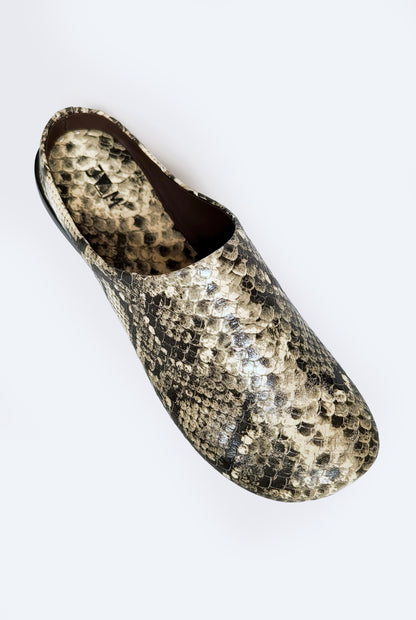 Yale - Asymetric Closed Toe Mule