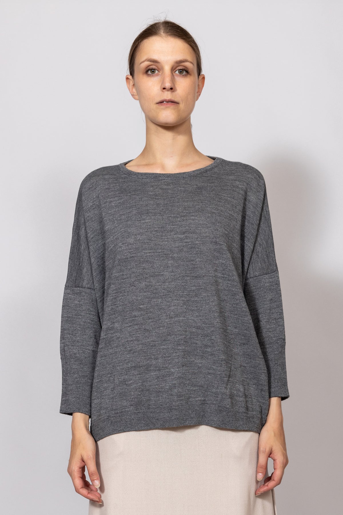 Maglia boxie con scollo a barchetta grigio melange