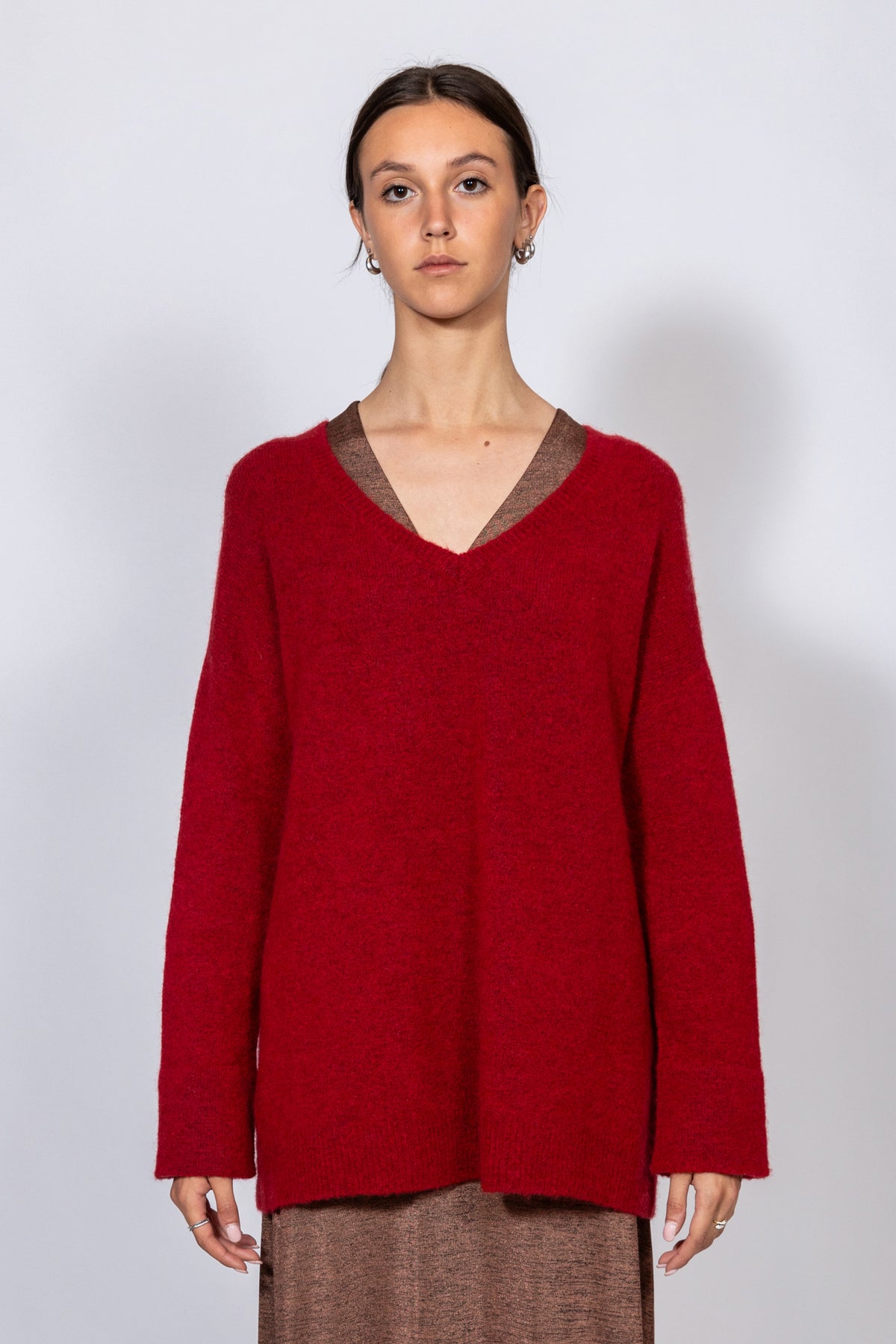 Maglione over con scollo a &#39;V&#39; rosso rubino